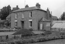 Cropredy. Wharf House