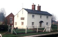 Nell Bridge Lock House. February 1973