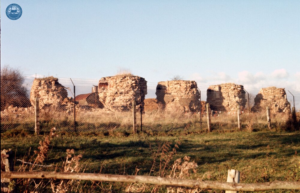 Lime Kilns along old railway, near Nell bridge, November 1973