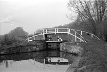Shipton Lock and turnover bridge