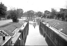 325120E    C2_5 River  Thames Benson lock