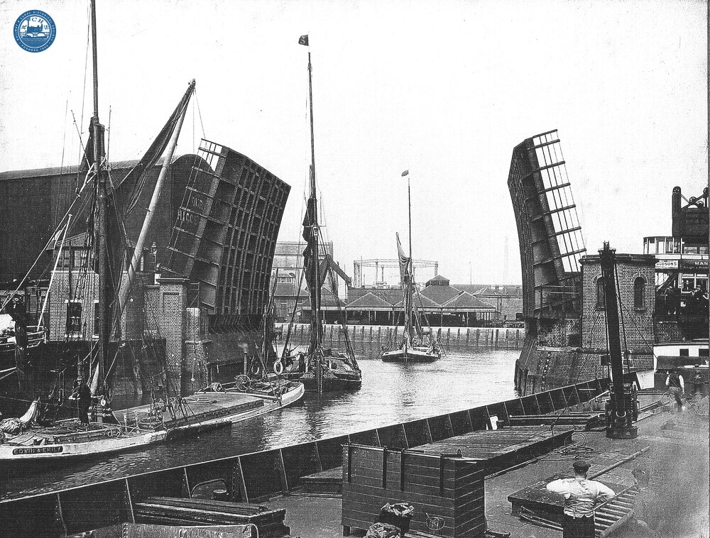 Bascule Lifting Bridge carrying Creek Road over Deptford Creek