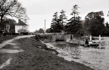 Willow Wren narrowboat pair below Bell Weir Lock