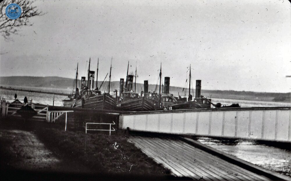 Caledonian Canal, Steam Drifters passing through canal to West coast to be converted to minesweepers. Dec 1939