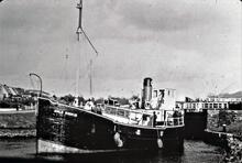 Caledonian Canal, Puffer “Auld Reekie” leaving bottom lock at Corpach