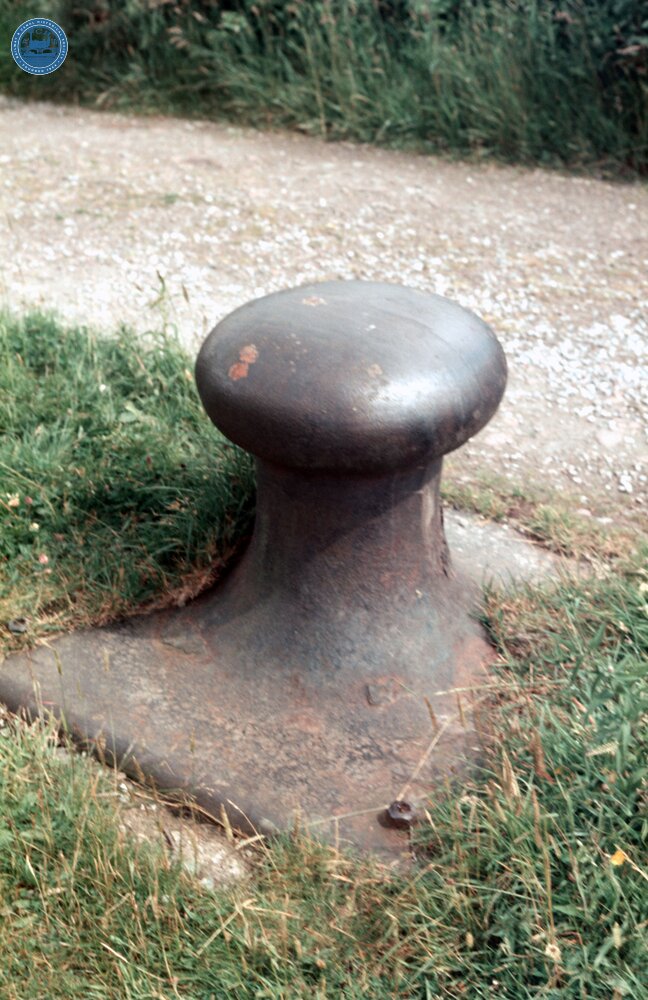 Caledonian Canal, Banavie, bollard