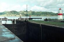 Crinan Canal, Sea lock