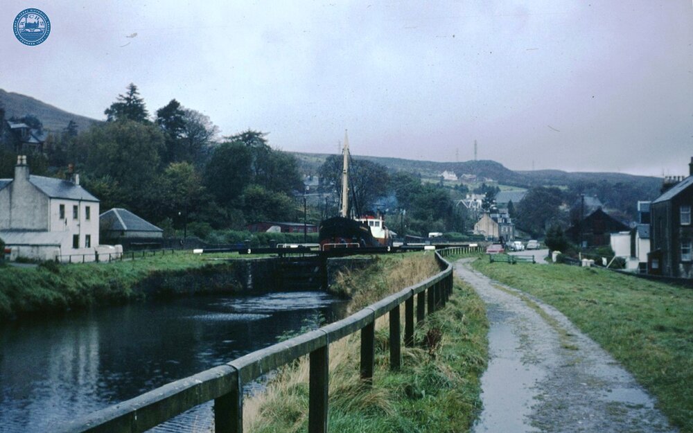 Puffer GLENSHIRA in Lock 3, Crinan Canal, 1970