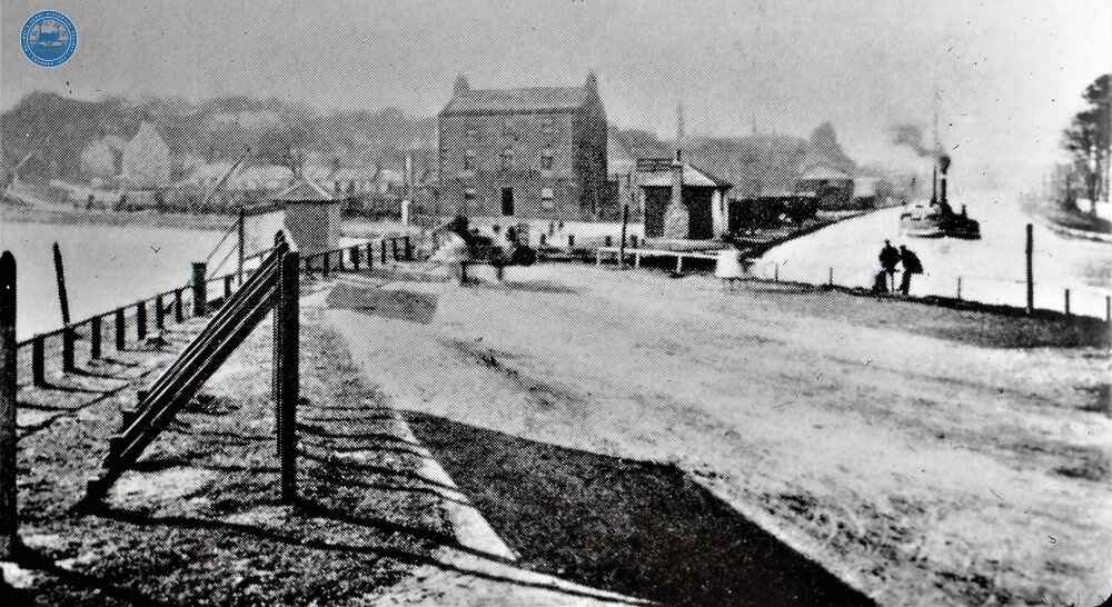 Steam scow at Port Downie and Union Inn. Junction of Union Canal with Forth & Clyde Canal. c.1900