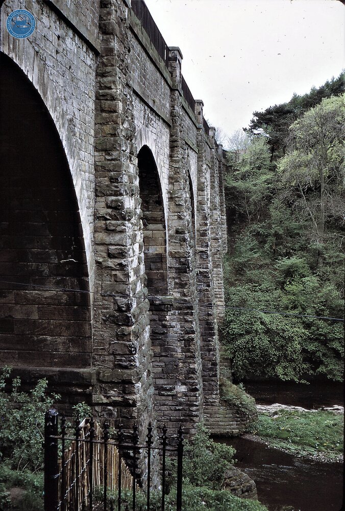 Edinburgh & Glasgow Union Canal: Lins Mill aqueduct. 