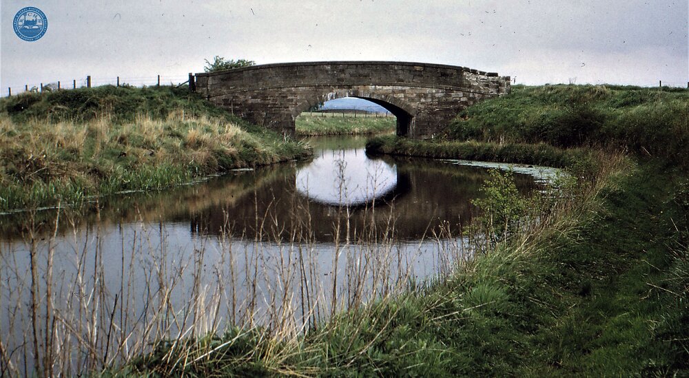 Edinburgh & Glasgow Union Canal: Bridge at Linsmill before aqueduct