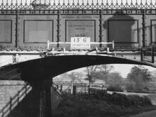 Stretton Aqueduct - plaque and height limit (1957) 