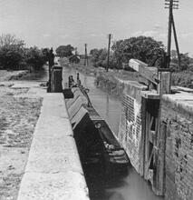 'Clent' entering Wheaton Aston Lock (1957)  