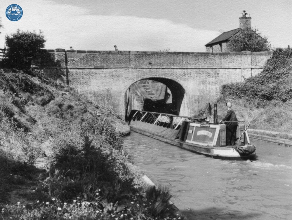 'Chub' entering Stanthorne Lock  (1957)