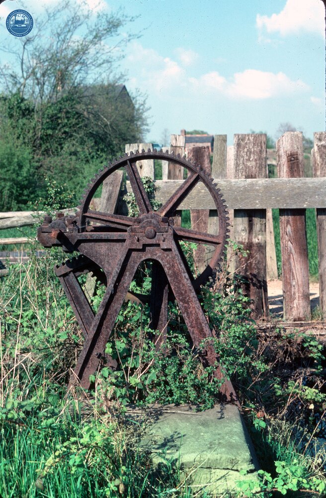 Montgomeryshire canal - lock paddle gear (1980)