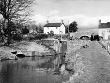 Carreghofa - Bottom Lock, cottages & Bridge 89  (1958)