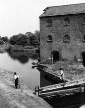 Wappenshall: stop lock gate and 1838 warehouse  (1956)