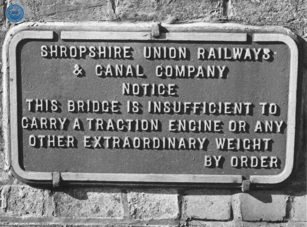Llangollen Canal. On Pollett's Bridge (6W). Shropshire Union weight limit sign. 05 March 1961