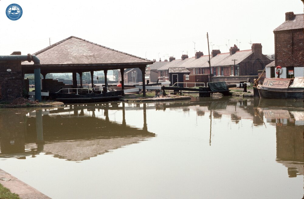Chester - basin below staircase locks