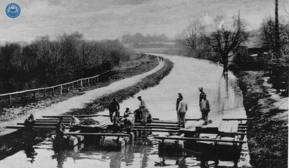 Pontoon Building Aldershot.
