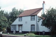 Wey navigation, cottage, Thames lock