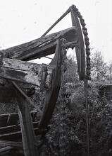 Glamorgan Canal: Mellingrifith Pump. Detail of chains at end of beams