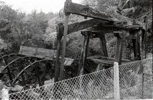 Glamorgan Canal: Mellingrifith Pump: general view of wheel and beams