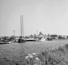 Topsham Lock. August 1955
