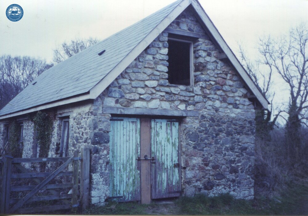Stover Canal — Canal building by Teigngrace Lock  (2001)