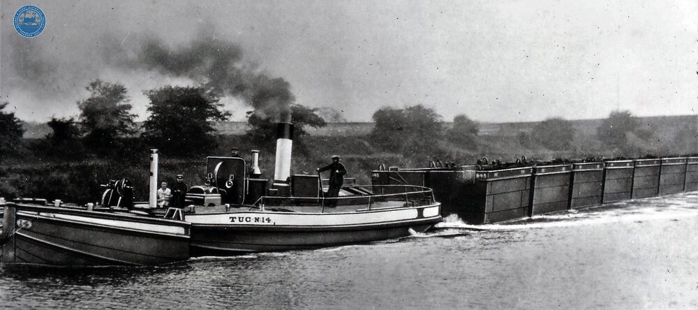 Bartholomew's Box-boats or Tom Puddings on the Aire & Calder Navigaton. Steam tug No 14 pushing the false bows (Jebus). 