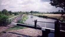 Alrewas Lock, Trent & Mersey Canal, Sep 1998