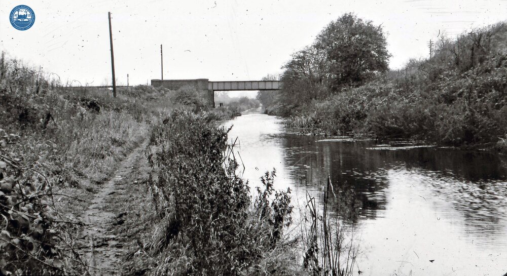 Railway bridge over Griff Hollows Canal