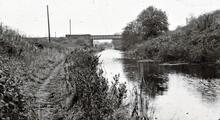 Railway bridge over Griff Hollows Canal