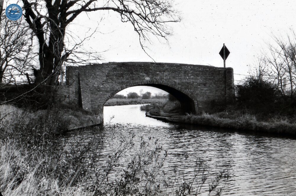 Coventry Canal: Bridge 17