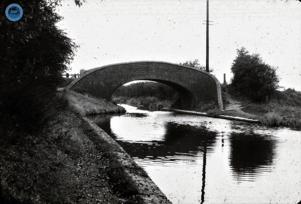 Coventry Canal: Turnover Bridge 18 For Griff Arm