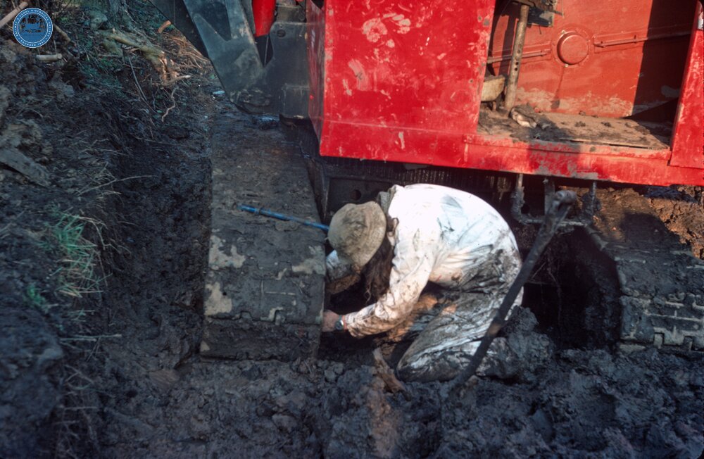 Droitwich Barge Canal, repairing broken track on Priestman