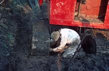 Droitwich Barge Canal, repairing broken track on Priestman
