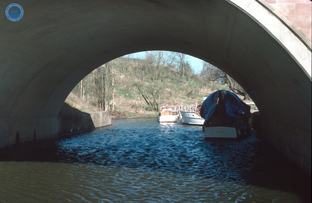 Droitwich Barge Canal, R. Salwarpe through bridge 