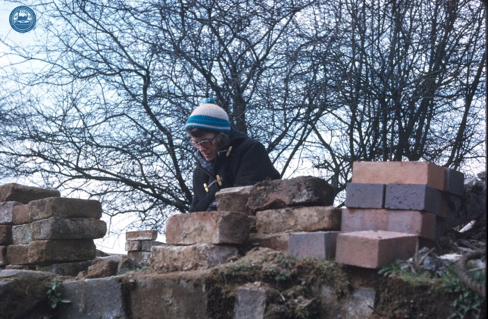 Droitwich Canal, bricklaying at Mildenham Hall lock