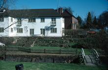 Droitwich Barge Canal, house by derelict lock, Hawford