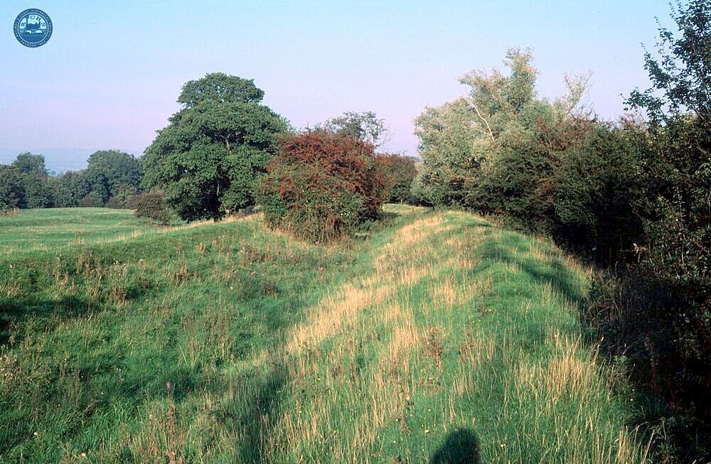 Leominster Canal. Embankment leading to south side of Teme Aqueduct. 13 October 1985