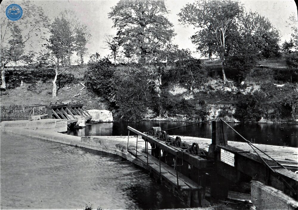 Cropthorne Flash Lock ('watergate') on Lower Avon
