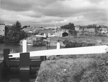 Narrow Lock 2 nearest camera, Narrow Lock 3 beyond, Stourport, 27 September 1957