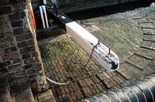 Bratch bottom lock top gate