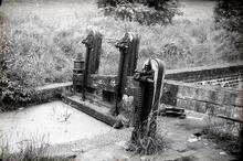Stourbridge Canal: Lock paddle gearing