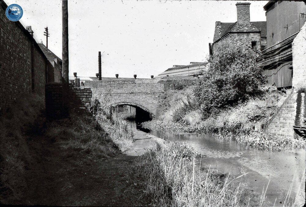 Stourbridge Canal: Brettell Lane Bridge looking towards Leys Junction