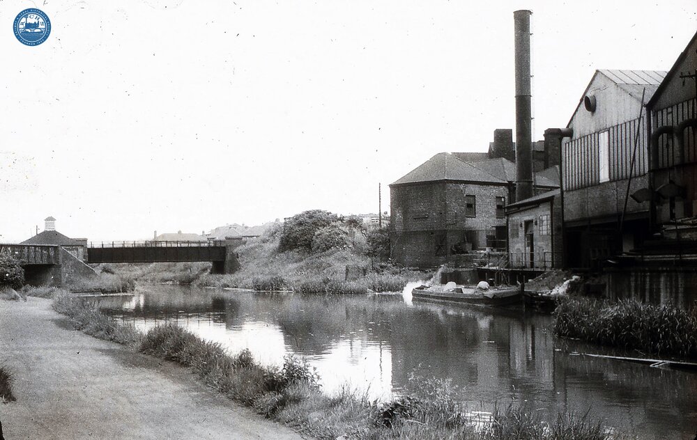Stourbridge Canal: Fens Branch  Brockmoor Junction with the Stourbridge Extension (Left)