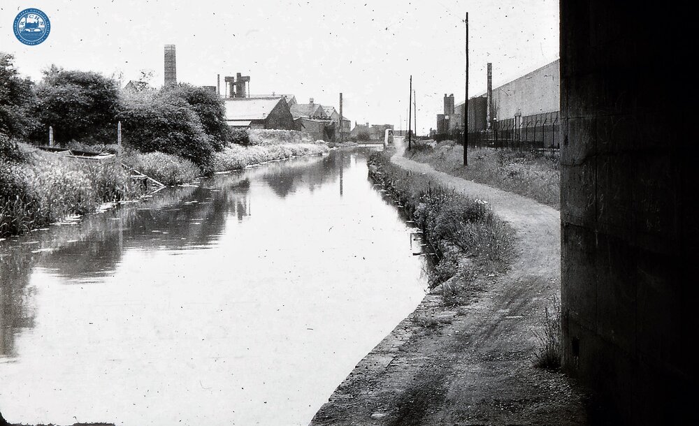 Stourbridge Canal: Fens Branch looking towards Leys Junction from Leys Bridge. 
