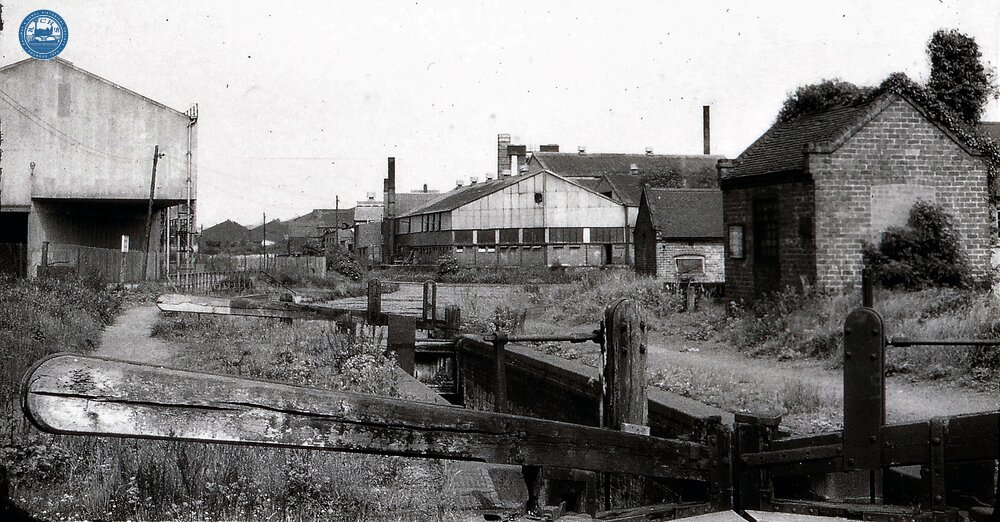 Stourbridge Canal: Leys Junction and Top Lock 