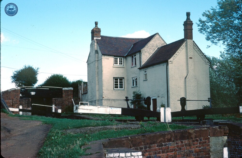Stourbridge canal, Wordsley, lock cottage